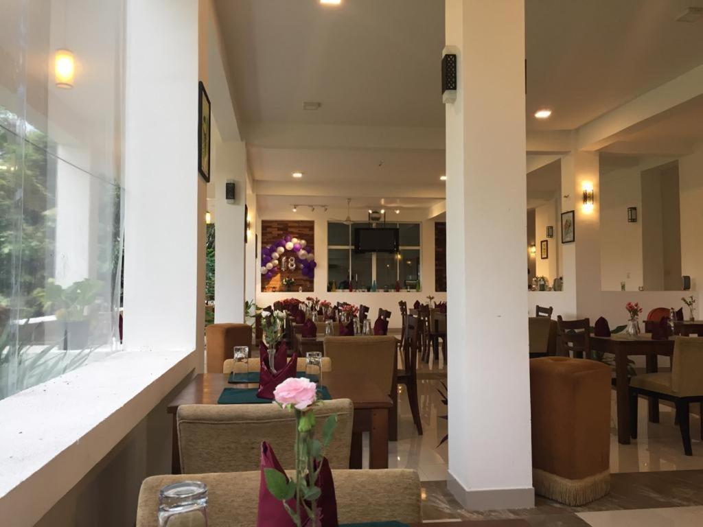Kandy Rivers Edge Nature Resort Esterno foto