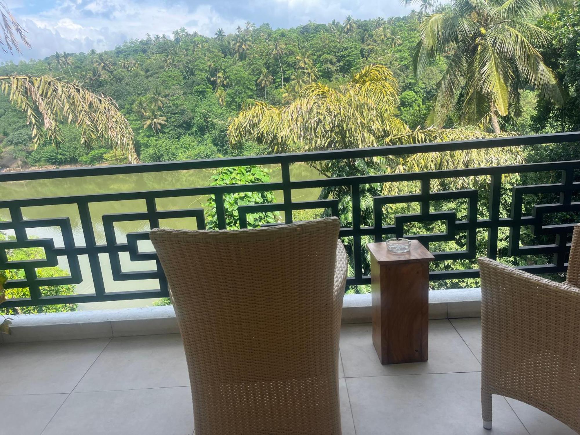Kandy Rivers Edge Nature Resort Esterno foto